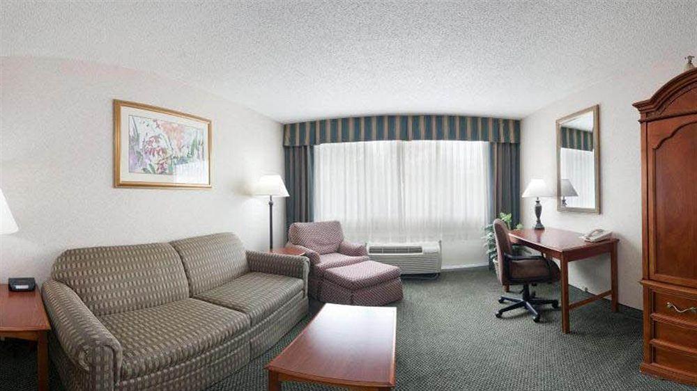 Holiday Inn Marquette By Ihg Ngoại thất bức ảnh