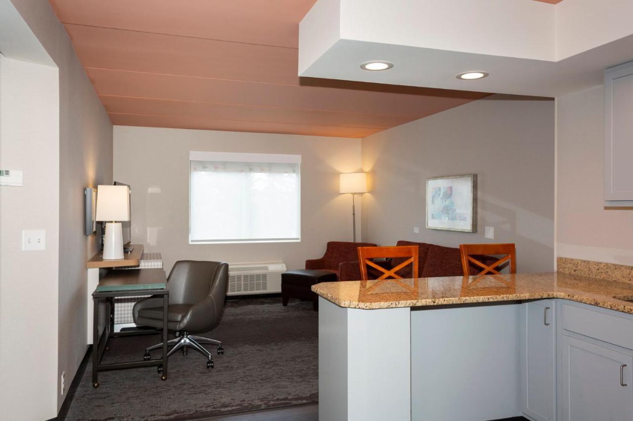 Holiday Inn Marquette By Ihg Ngoại thất bức ảnh