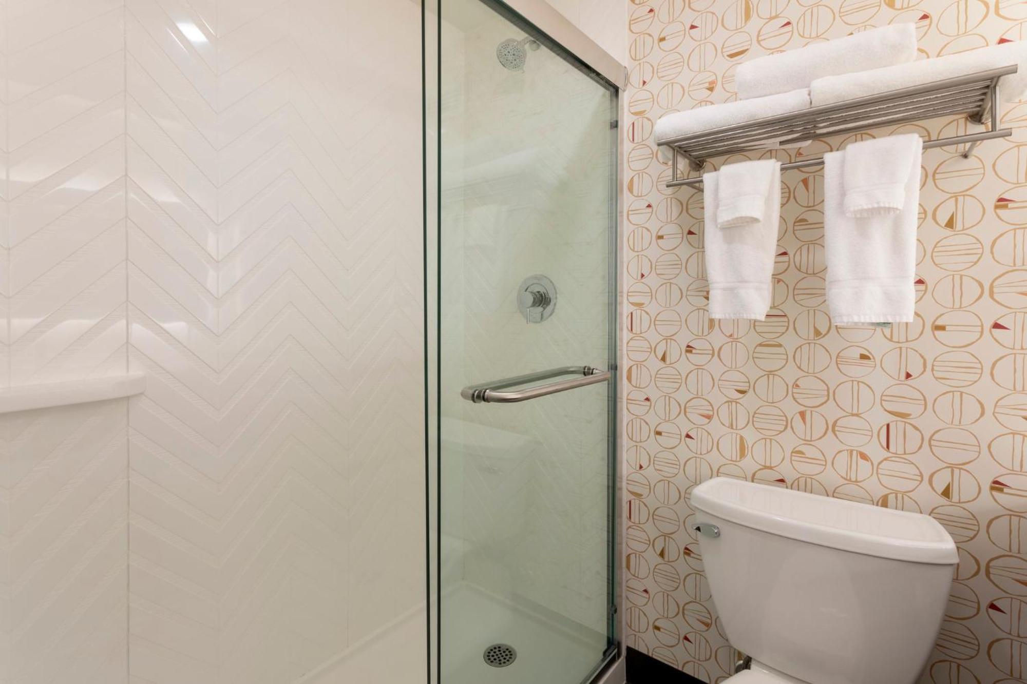 Holiday Inn Marquette By Ihg Ngoại thất bức ảnh