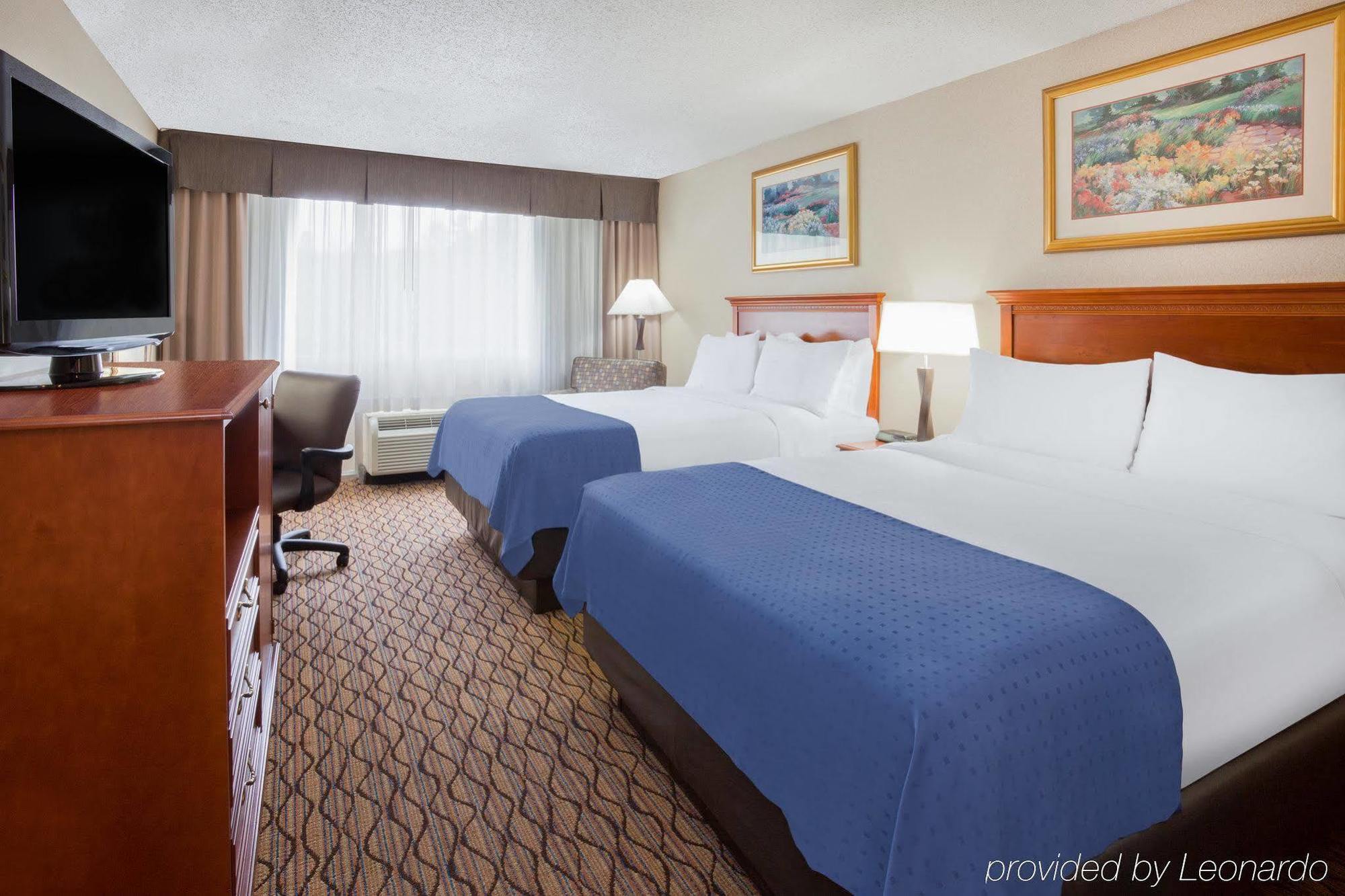 Holiday Inn Marquette By Ihg Ngoại thất bức ảnh