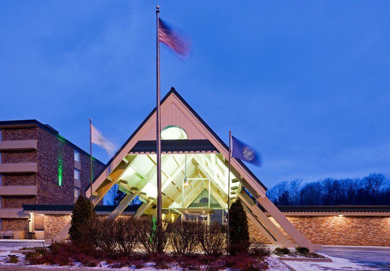 Holiday Inn Marquette By Ihg Ngoại thất bức ảnh