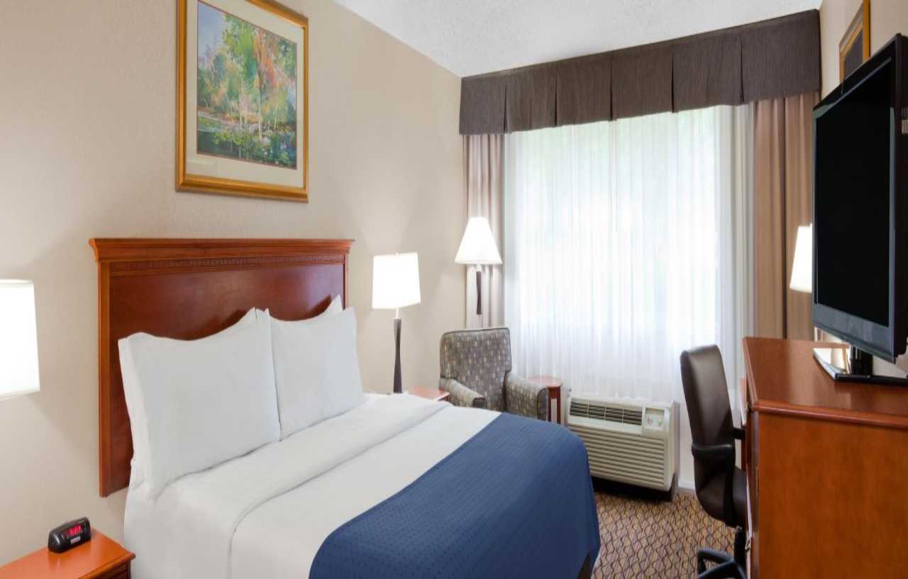 Holiday Inn Marquette By Ihg Ngoại thất bức ảnh